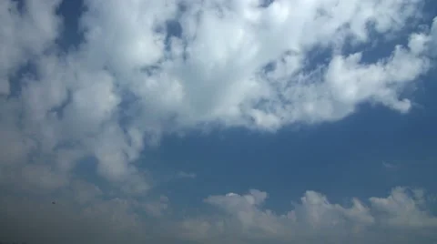Cloud movement under the blue sky Stock Footage 47726710