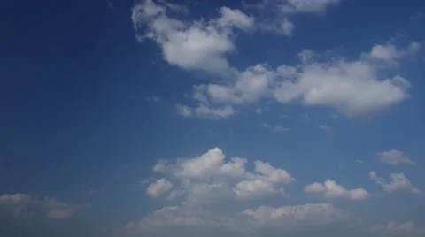 Cloud movement under the clear blue sky Stock Footage 47726763