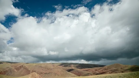 Cloud Moving Over Desert Mountains Видео 144013359
