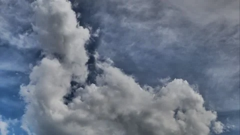 Cloud moving in time-lapse seen. Video stock 132339392