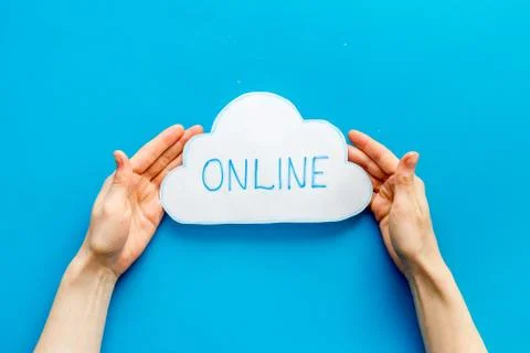 Cloud networking online internet concept. Paper bubble in hands top view Foto stock