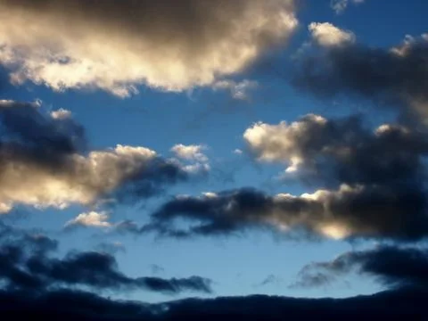 Cloud pattern in the sky in the form of a running puma Foto stock