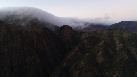 Cloud pouring over a forested ridge in Probolinggo Vídeo Stock 95266755
