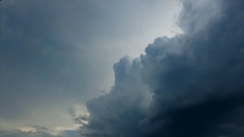 CLOUD puffy rainy global warming effect black thunderstorm. Time lapse Vídeos de archivo 199112406