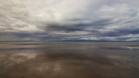 Cloud reflection in the lake. Lake Durgun Nuur, Mongolia 스톡 동영상 72338047