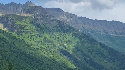 Cloud shadow climbs up a green mountainside Vídeo Stock 114606225