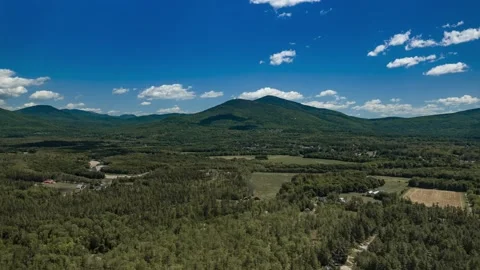Cloud Shadows over Mountain Vista 動画素材 167187701