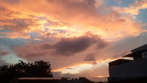 Cloud Silhouette, Trembling Sunset Stock-Footage 335385611