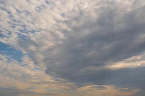 A cloud that is in the sky with the bottom right corner Foto stock