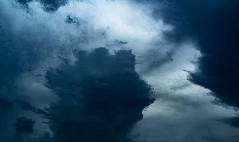 Cloud storm sky dark halloween background rain lightning thunder stoumy Foto stock