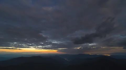 The cloud stream above mountains on the sunset background. time lapse Video stock 112762168