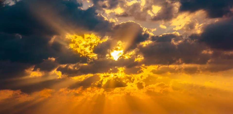 Cloud sun beam ray light warm orange color Stock-Fotos