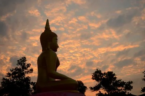 Cloud sunset and buddha statue Stock Photos