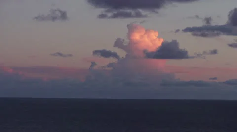 CLOUD AT SUNSET Stockbeeldmateriaal 24674794