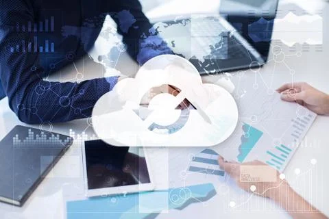 Cloud technology. Data storage. Networking and internet service concept. Stockfoto's