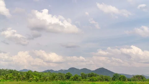 Cloud time lapse in evening with a blue sky. 库存影片 158361514
