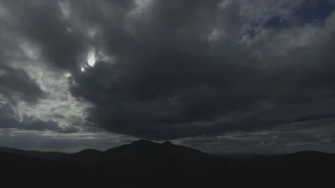 Cloud time lapse in mountains Video stock 140722887