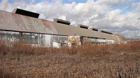Cloud Timelapse of Remote, Rundown Storage Building in a Field of Tall Grass Video stock 22241971