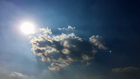 Like the cloud is the whale:  Timelapse Stockbeeldmateriaal 80148690