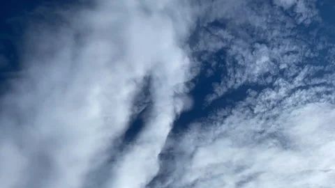 CloudlapseCirrusFormDissapateSunnyBlueSky1 Stock Footage 285540877