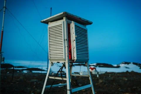 Cloudless evening sky above a meteo station, featuring clean blue tones and a Stock Photos