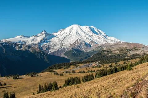 Cloudless view on Mt Rainier from Mt Fremont Lookout Trail Stock Photos