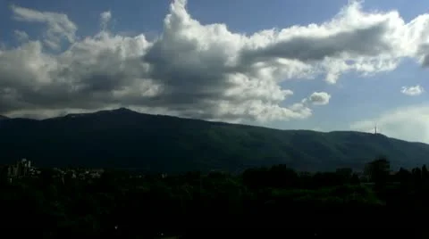 Clouds _1.m2t 库存影片 11016381