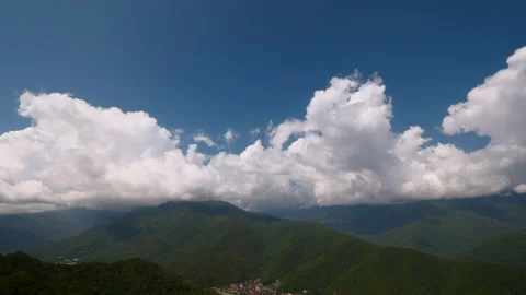 Clouds above green mountain peaks time lapse Video stock 170238325