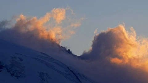 Clouds above the mountain peak at sunset timelapse 스톡 동영상 112388598