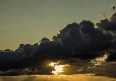 Clouds against the background of the setting sun at sunset Foto stock