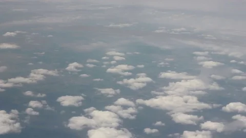 Clouds from the airplane window Vidéo 76627395