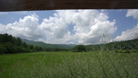 Clouds and field Stockbeeldmateriaal 171342403