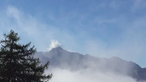 Clouds and Fog Creeping Into The Sky Video stock 80786859
