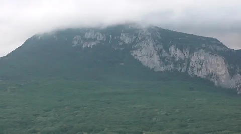 Clouds and mountains Vídeo Stock 22826652