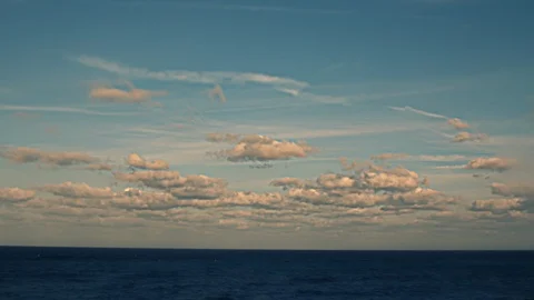 Clouds and Ocean have surreal movement in hybrid footage/animation timelapse Video stock 89240527