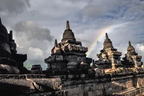 Clouds and rainbow buddist temple borobudur complex in yogjakarta in java Foto stock