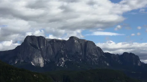 Clouds and shadows in mountain Video stock 960115