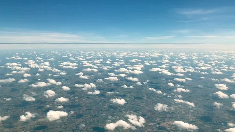 Clouds and sky view on airplane form window 库存影片 89133943