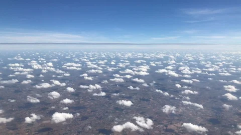 Clouds and sky view on airplane form window Stockbeeldmateriaal 89133962