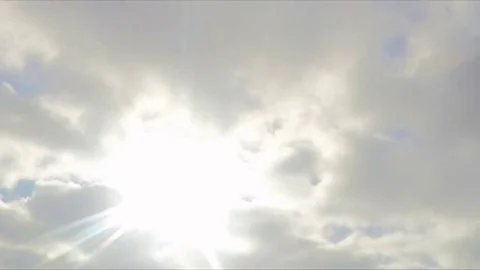 Clouds and sun In Blue Sky Timelapse Stockbeeldmateriaal 79811804