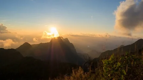 Clouds and sunbeam over Chiang Dao big mountain Stock Footage 81315944