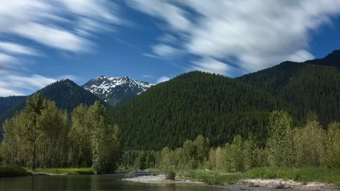 Clouds And Sunlight Over Forest and River Timelapse Vídeo Stock 98367785