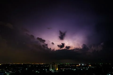 Clouds and thunder lightnings and storm in the city Foto stock