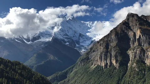 Clouds in the Annapurna Circuit in front of snow-capped peaks and deep valley Video stock 122241078