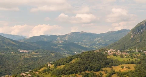 Clouds ans sunlight on an Alpine valley in summer time Vídeo Stock 114489285