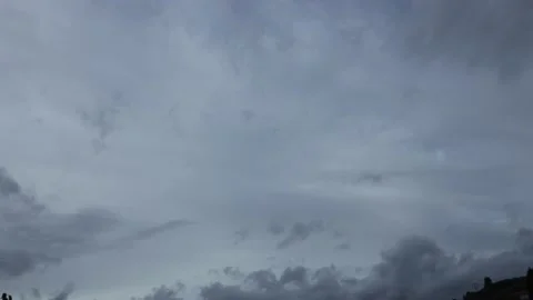 Clouds approaching fast in timelapse Vídeos de archivo 221334299