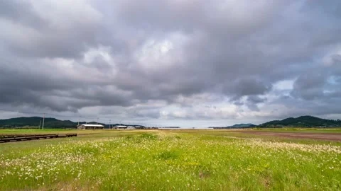 Clouds are flowing over wide grasslands. Video stock 145572151
