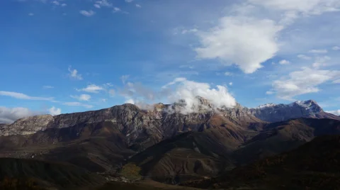 Clouds are formed and descend from the spur ridge. Timelapse Stock-Footage 59063800