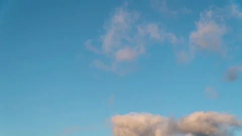 The clouds are moving fast in the sky. Timelapse 库存影片 166521461