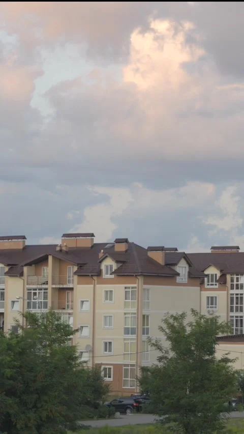 Clouds are moving over a middle-class suburban residential complex. Time lapse. Video stock 281968322